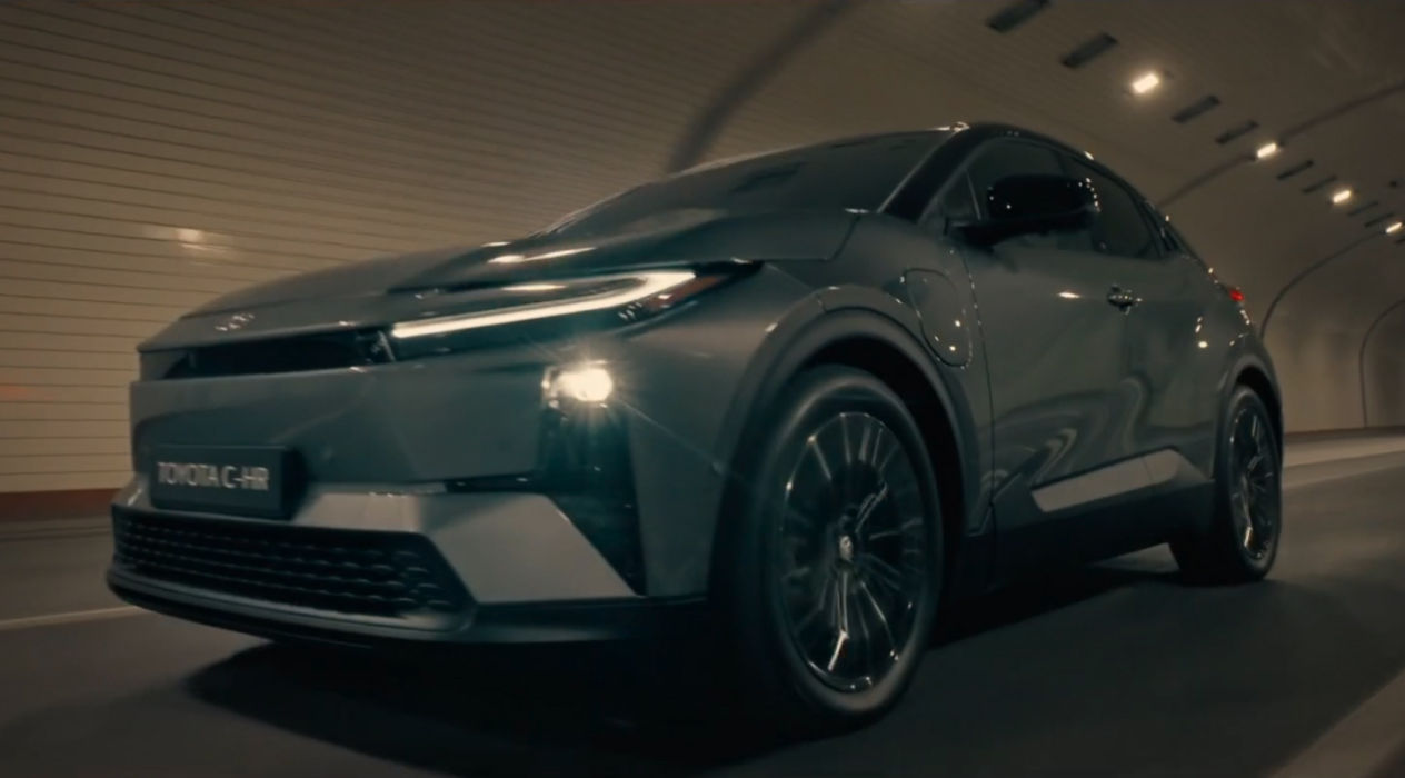 toyota-2026-features-performance-c-hr-video-thumb-l-1