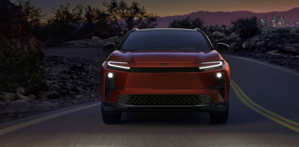 toyota-2026-features-performance-c-hr-xse-premium-tandoori-midnight-black-metallic-roof-l