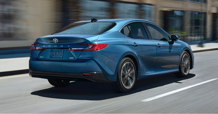toyota-2026-features-performance-camry-xle-ocean-gem-self-charging-hybrid-p