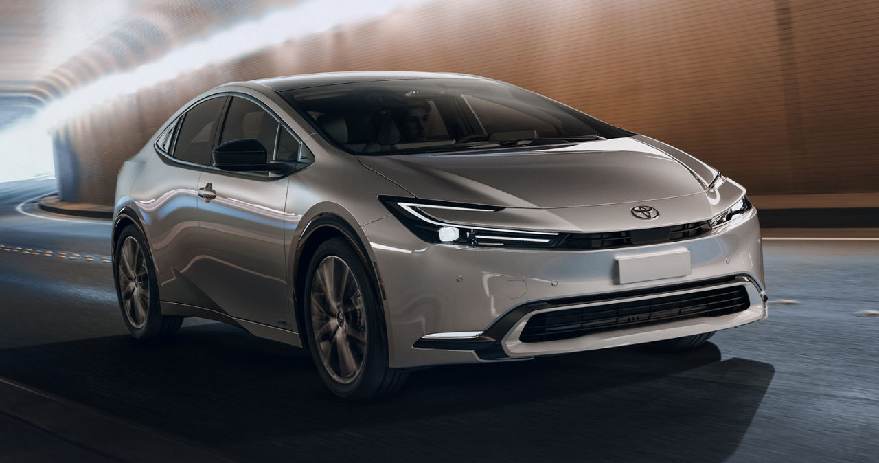 toyota-2026-features-performance-hero-prius-limited-cutting-edge-silver-l