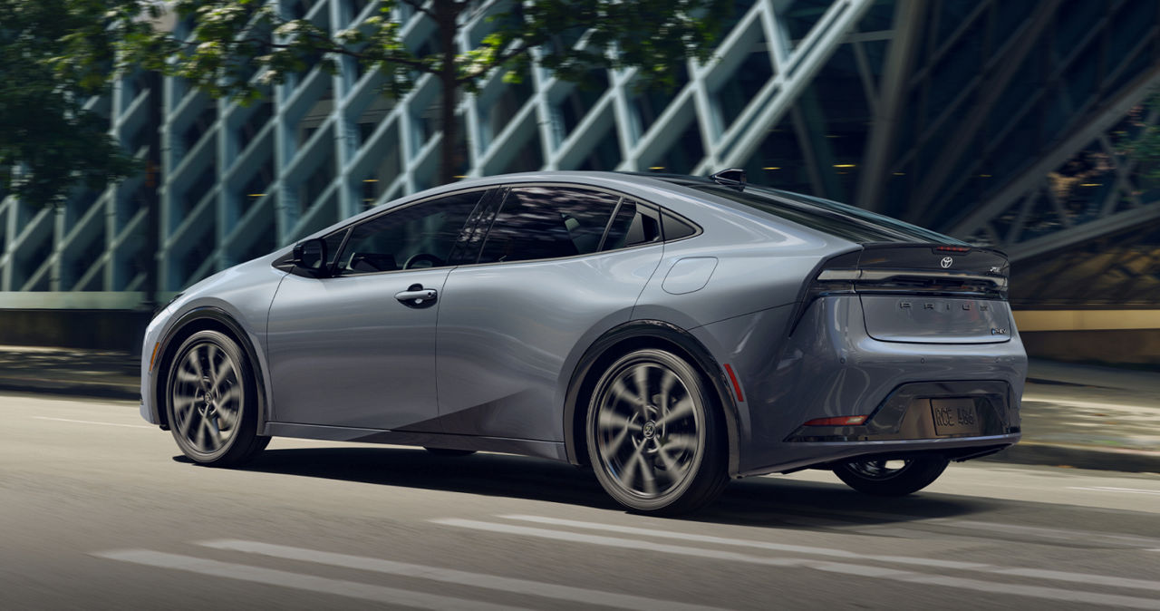 toyota-2026-features-performance-prius-plug-in-hybrid-xse-premium-guardian-grey-l