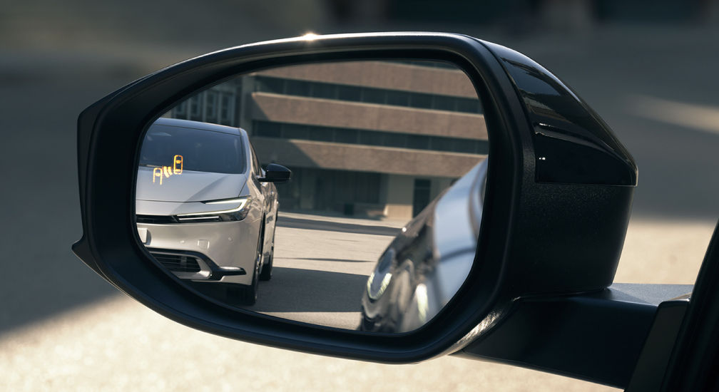 toyota-2026-features-safety-mirror-prius-limited-cutting-edge-silver-l