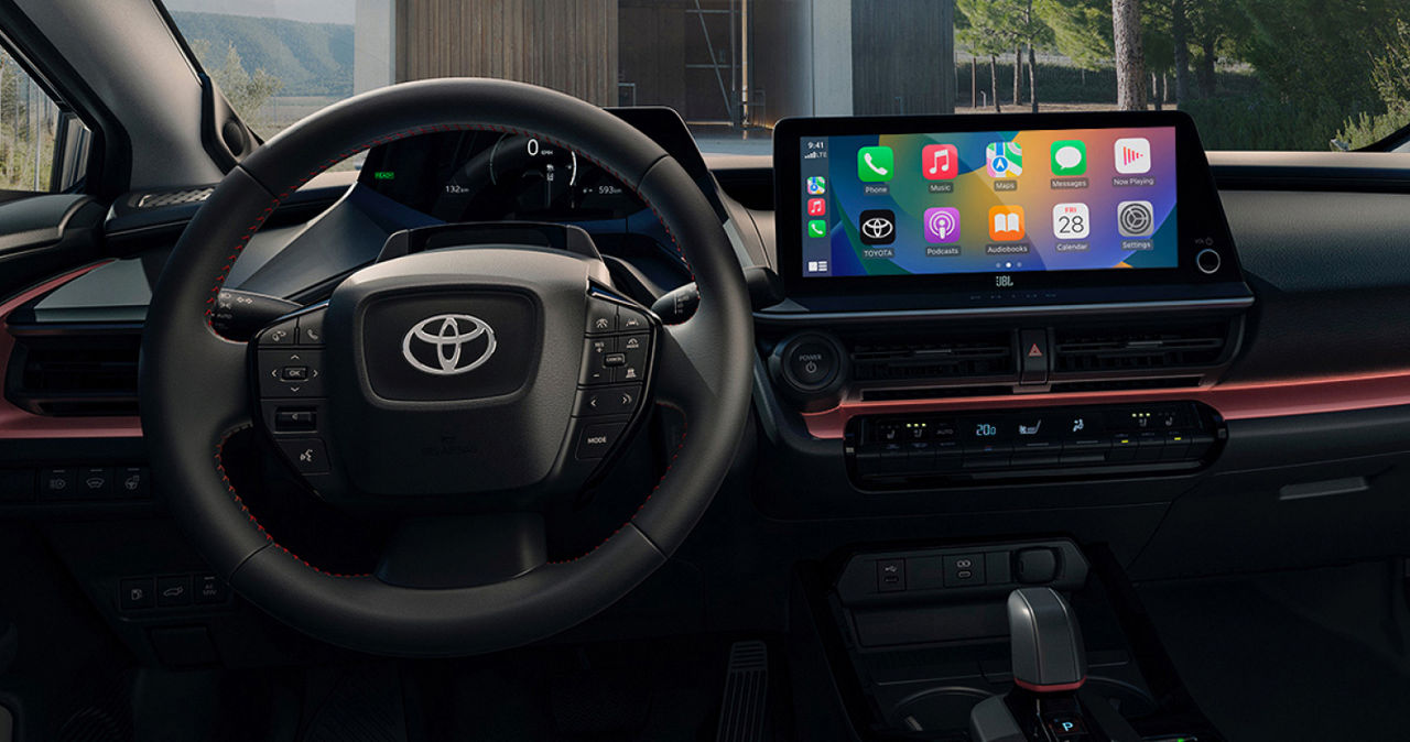 toyota-2026-features-technology-prius-plug-in-hybrid-xse-premium-interior-black-red-softex-apple-carplay-l