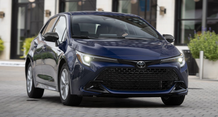 toyota-2027-features-design-corolla-hatchback-se-packages-p