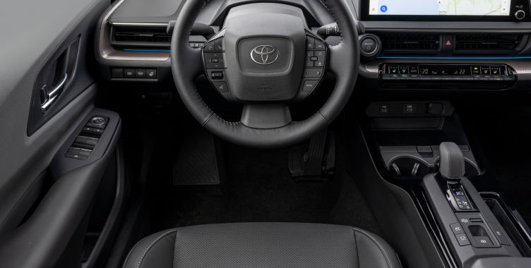 toyota-2027-features-design-seats-prius-black-softex-l