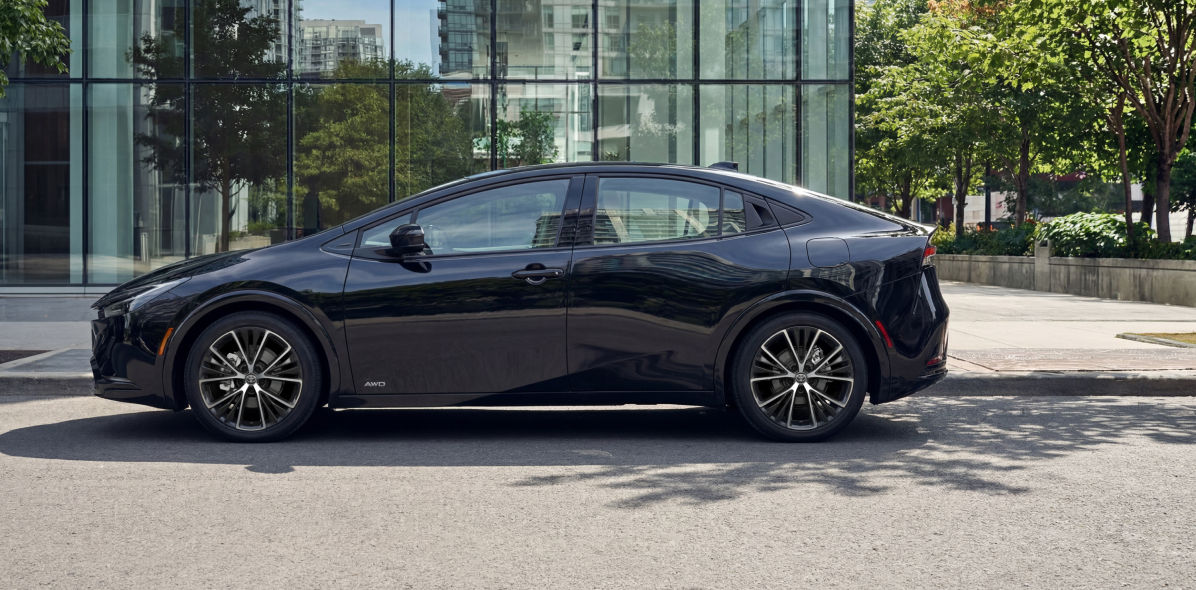toyota-2027-features-design-silhouette-prius-xle-awd-black-ink-l