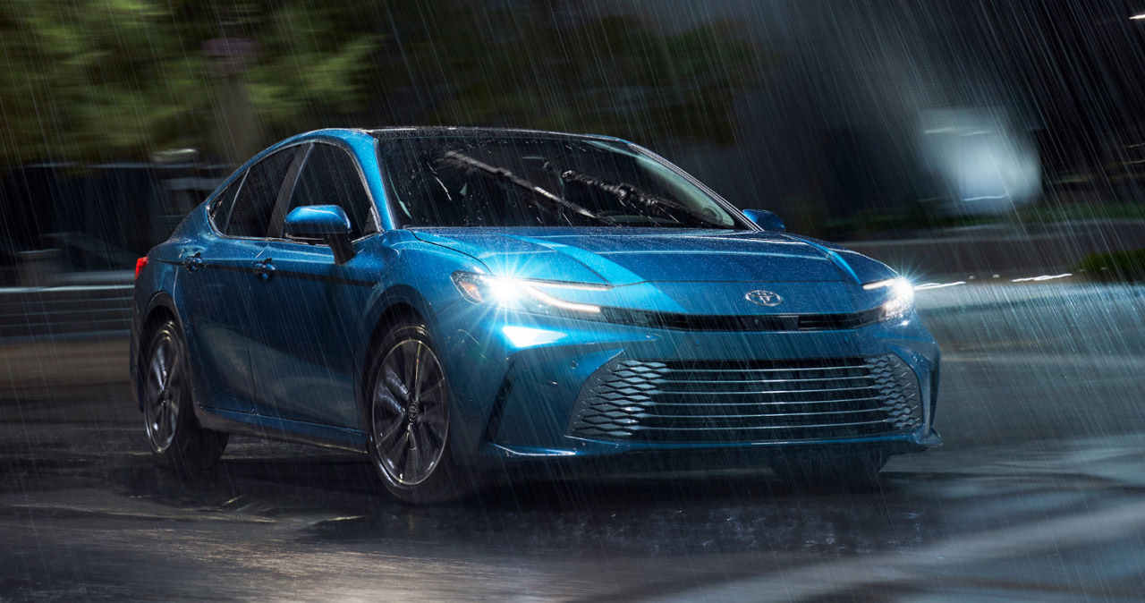 toyota-2027-features-performance-camry-xle-ocean-gem-driving-rain-l