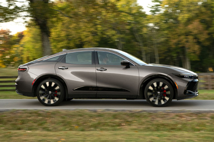 toyota-2027-features-performance-platinum-rear-eaxle-crown-platinum-heavy-metal-l