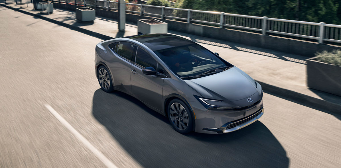 toyota-2027-features-performance-prius-plug-in-hybrid-xse-premium-guardian-grey-increased-ev-range-l