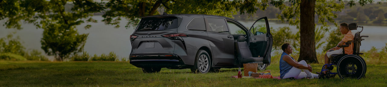 toyota-accessibility-2026-sienna-xle-heavy-metal-l