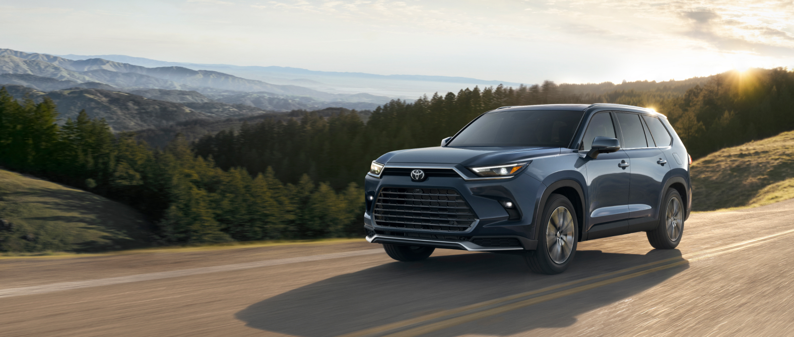 toyota-awards-hero-2025-grand-highlander-hybrid-max-platinum-storm-cloud-m