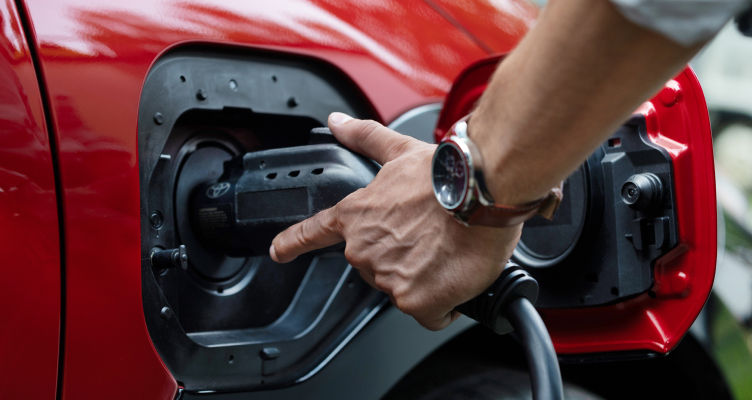 toyota-bev-owners-guide-charging-plug-in-2026-bz-xle-supersonic-red-l