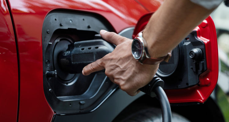 toyota-bev-owners-guide-charging-plug-in-2026-bz-xle-supersonic-red-p