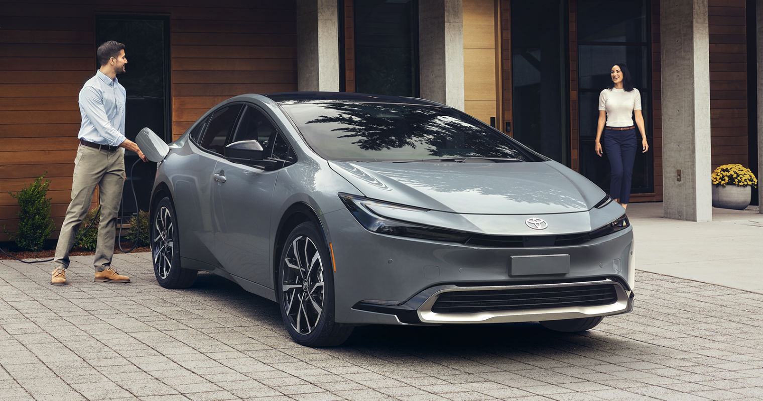 toyota-charging-home-charging-2026-prius-plug-in-hybrid-xse-premium-exterior-guardian-grey-l