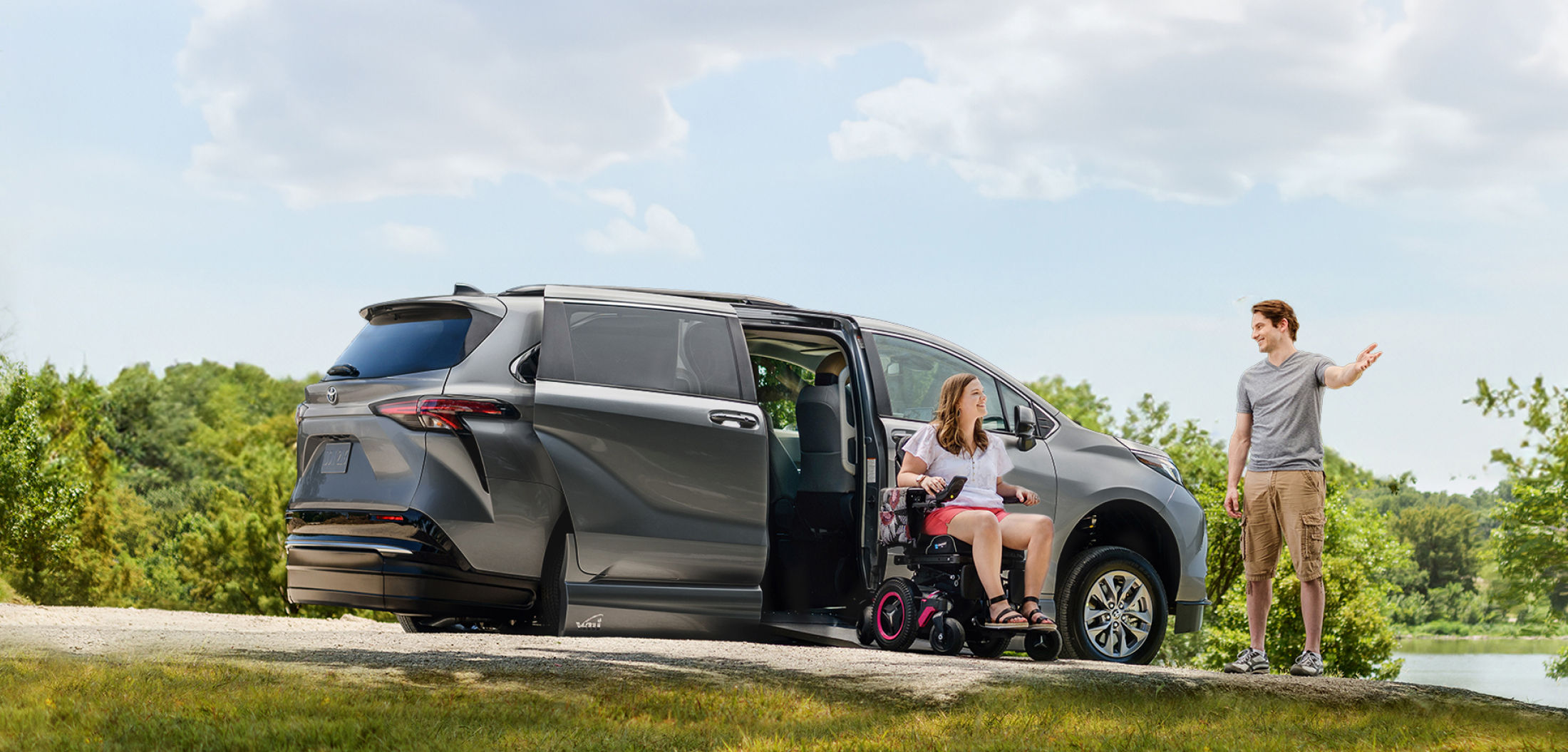 toyota-mobility-program-hero-sienna-xse-vmi-heavy-metal-l