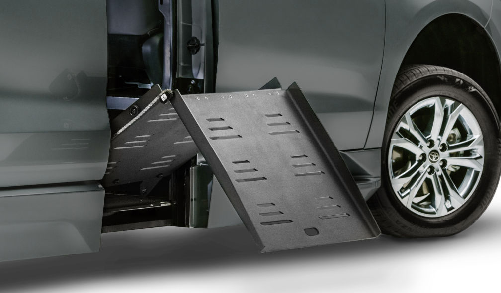 toyota-mobility-program-offerings-sienna-xse-ramp-van-l