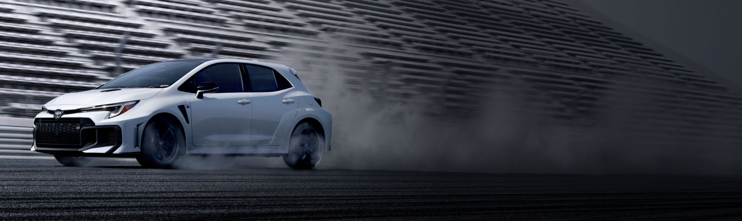toyota-overview-accessory-2026-gr-corolla-core-white-l