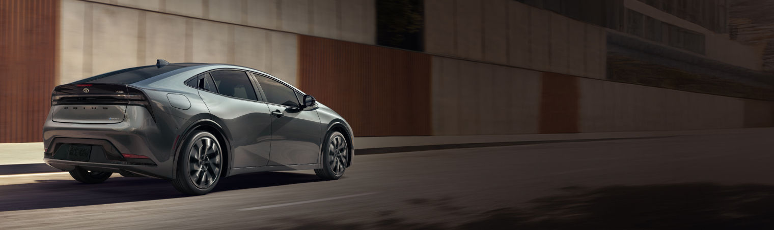toyota-overview-accessory-2026-prius-plug-in-hybrid-xse-premium-guardian-grey-l