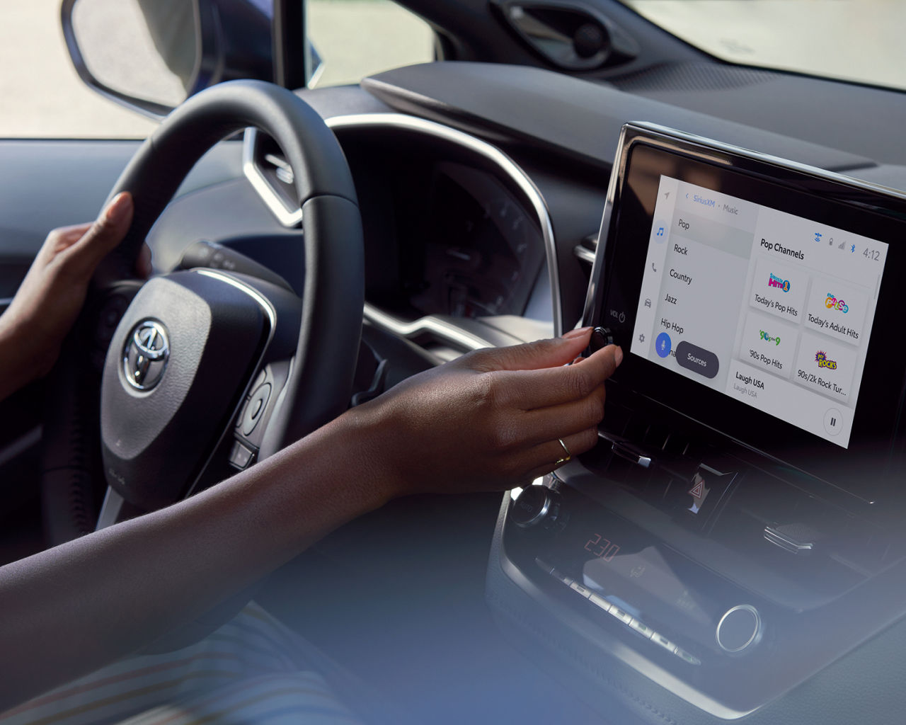 toyota-overview-gallery-2025-corolla-hatchback-interior-steering-and-screen-l