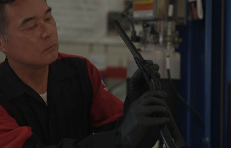 toyota-parts-service-genuine-parts-hybrid-wiper-blades-video-thumbnail-l