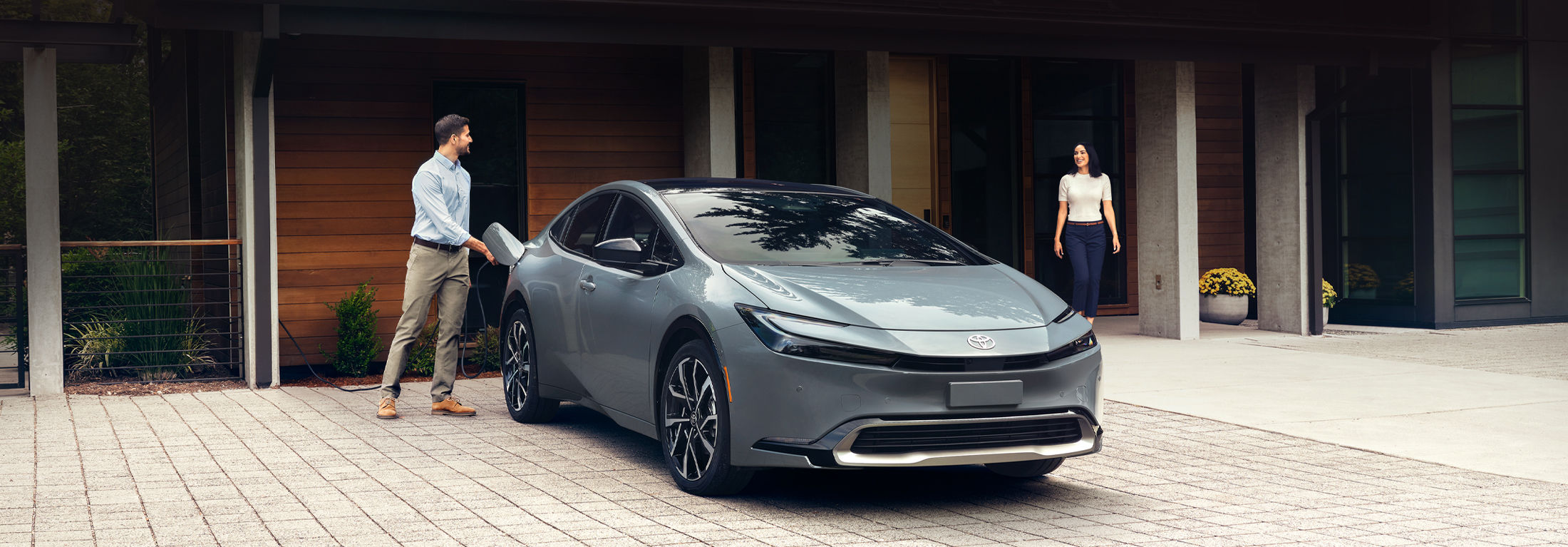 toyota-plug-in-hybrids-hero-2025-prius-plug-in-hybrid-xse-guardian-grey-l