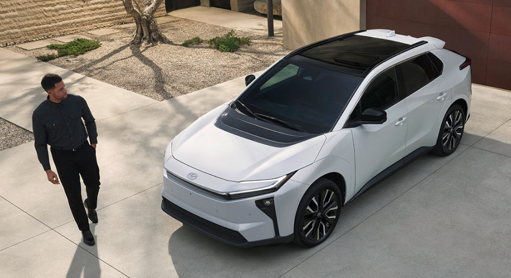 toyota-register-for-updates-2026-bz-design-panoramic-moonroof-l.jpg