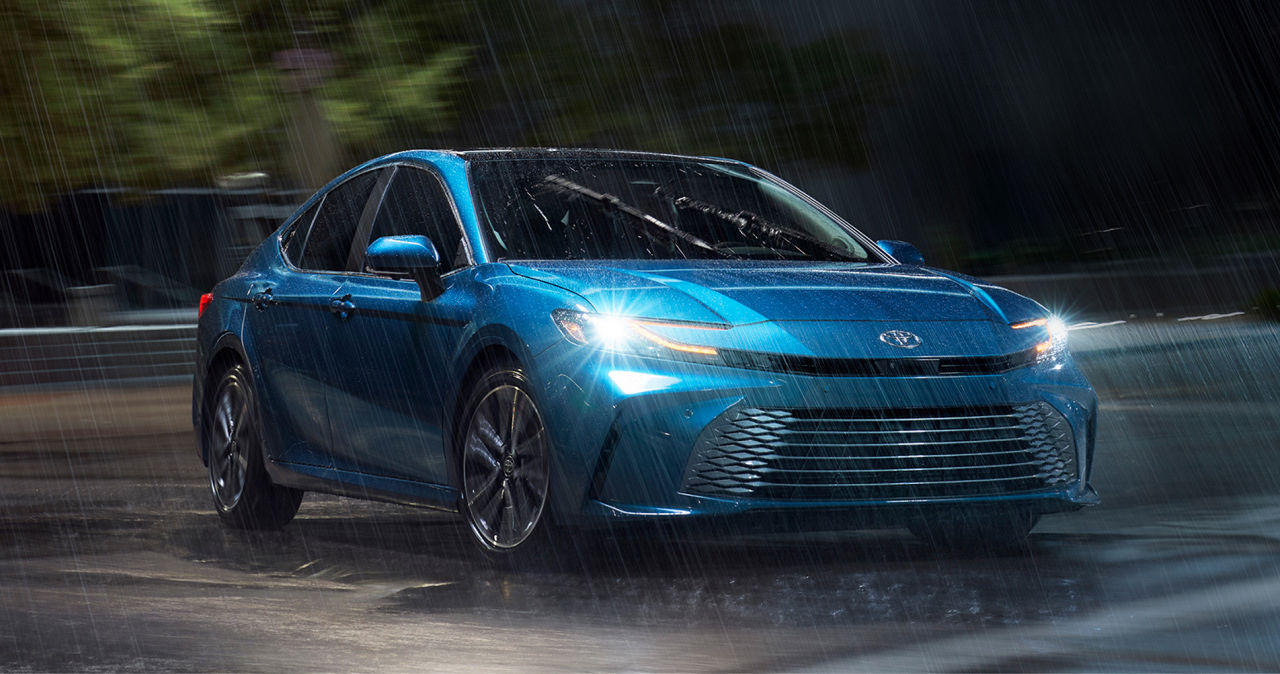 toyota-sedans-hatchbacks-sports-cars-2026-camry-xle-ocean-gem-l