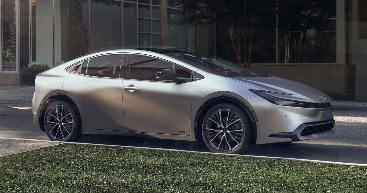 toyota-sedans-hatchbacks-sports-cars-2026-prius-limited-cutting-edge-silver-l