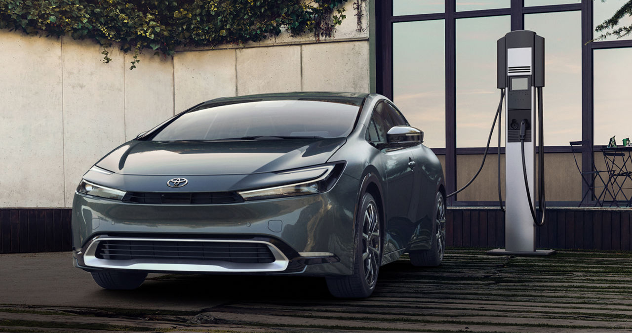toyota-sedans-hatchbacks-sports-cars-2026-prius-plug-in-hybrid-xse-guardian-grey-l
