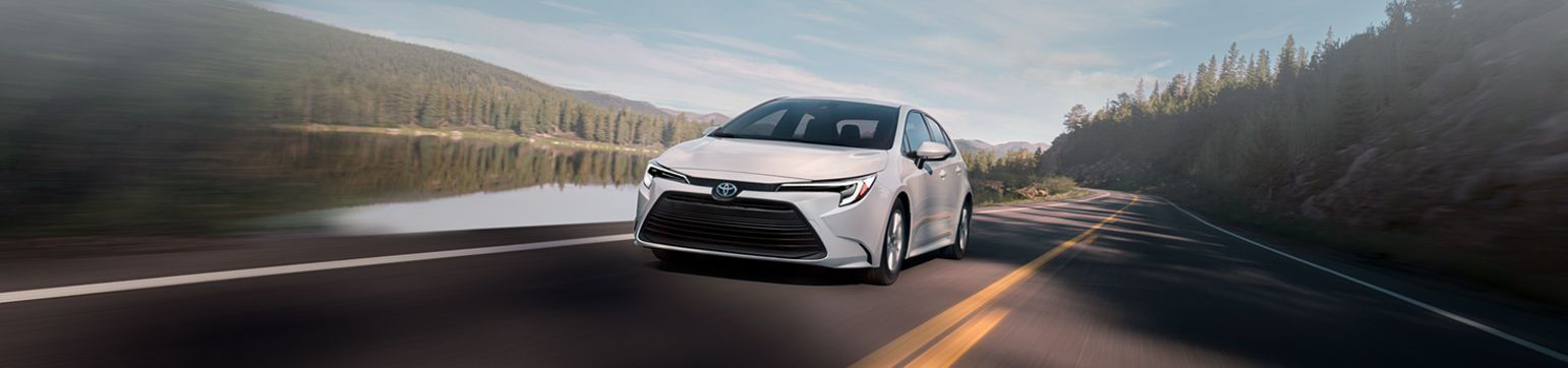 toyota-warranty-coverage-new-vehicle-2023-corolla-hybrid-le-white-lineup-p@2x