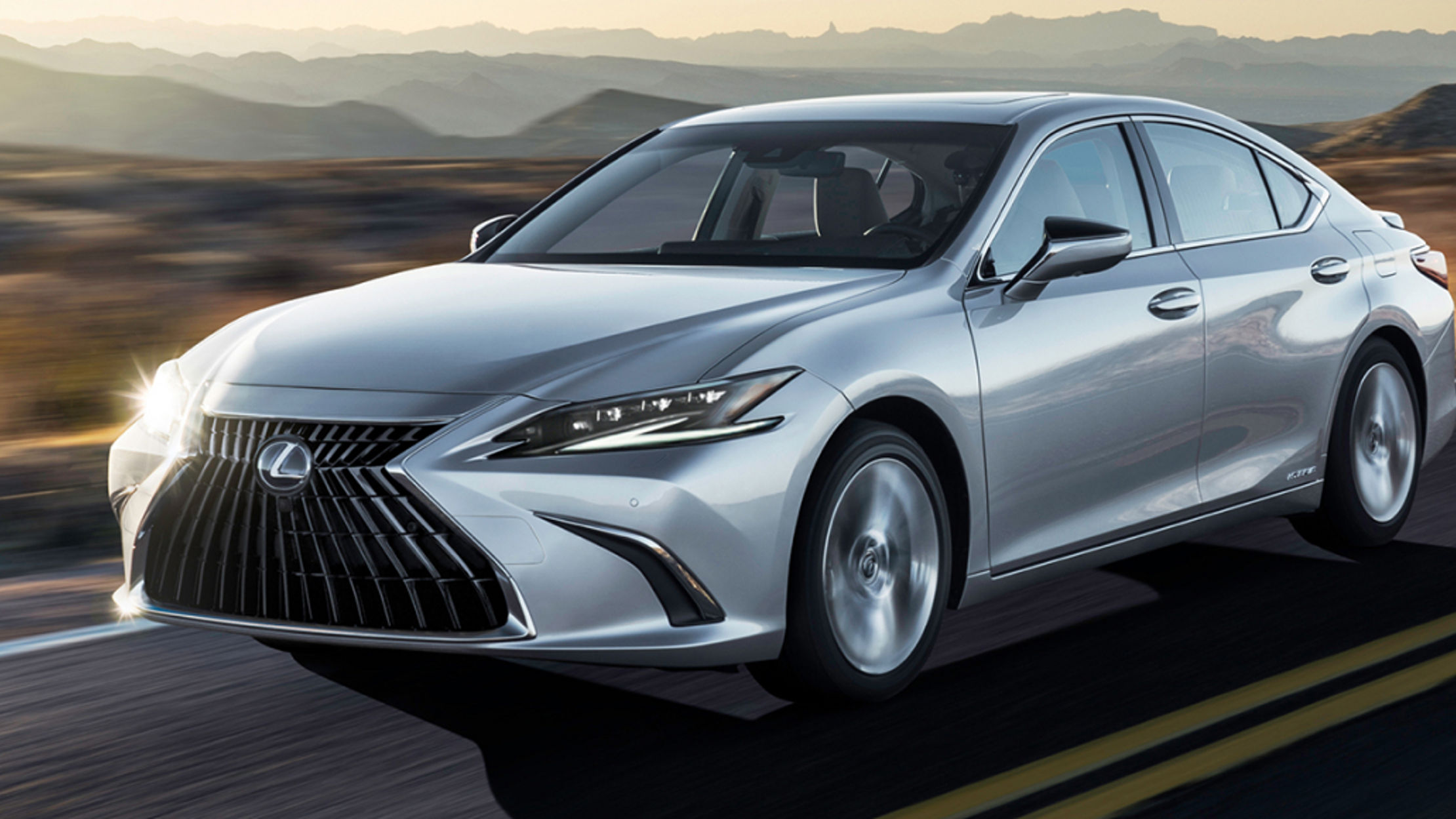 styleguide_lexus-hybrid-electric-benefits-2023-es-300h-ultra-luxury-iridium-l