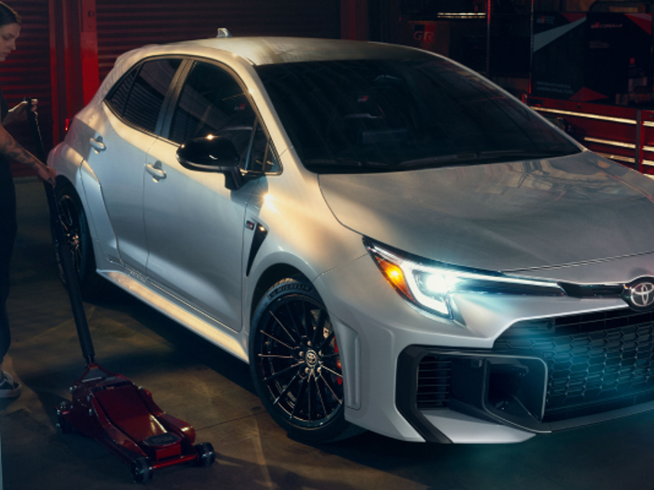 styleguide_toyota-2025-gr-corolla-core-exterior-white-front-garage-tile-l
